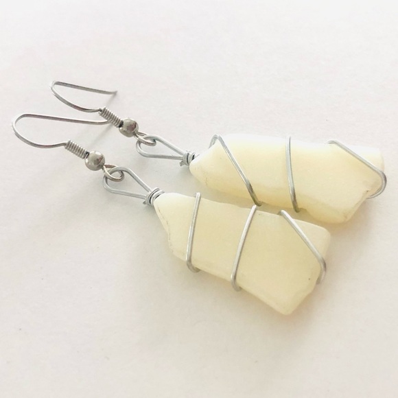 Seaglass earrings - sea glass - hurricane remnants - beach glass - ocean jewelry - Picture 3 of 6